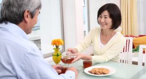 子供からご高齢者まで～「おやつ」を上手に取り入れよう～