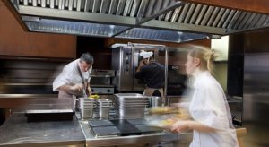 委託給食会社の調理補助スタッフの主な仕事（福祉施設の食堂編）